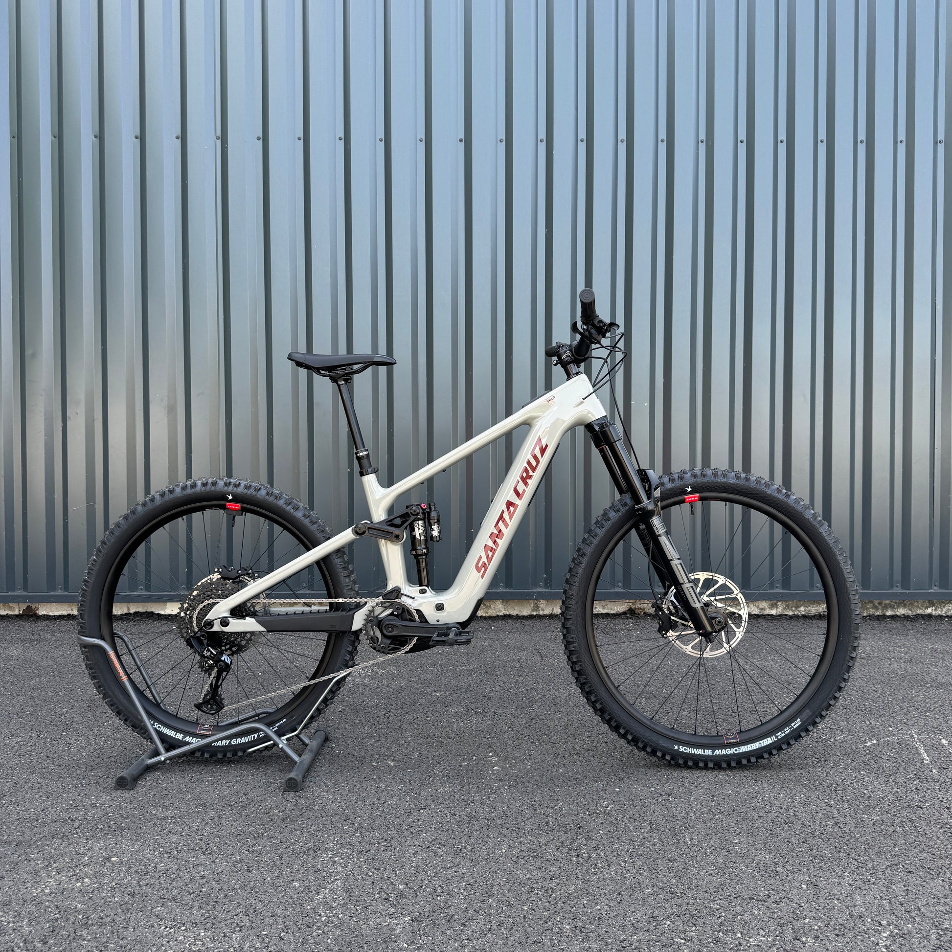Santa Cruz Vala c r kit