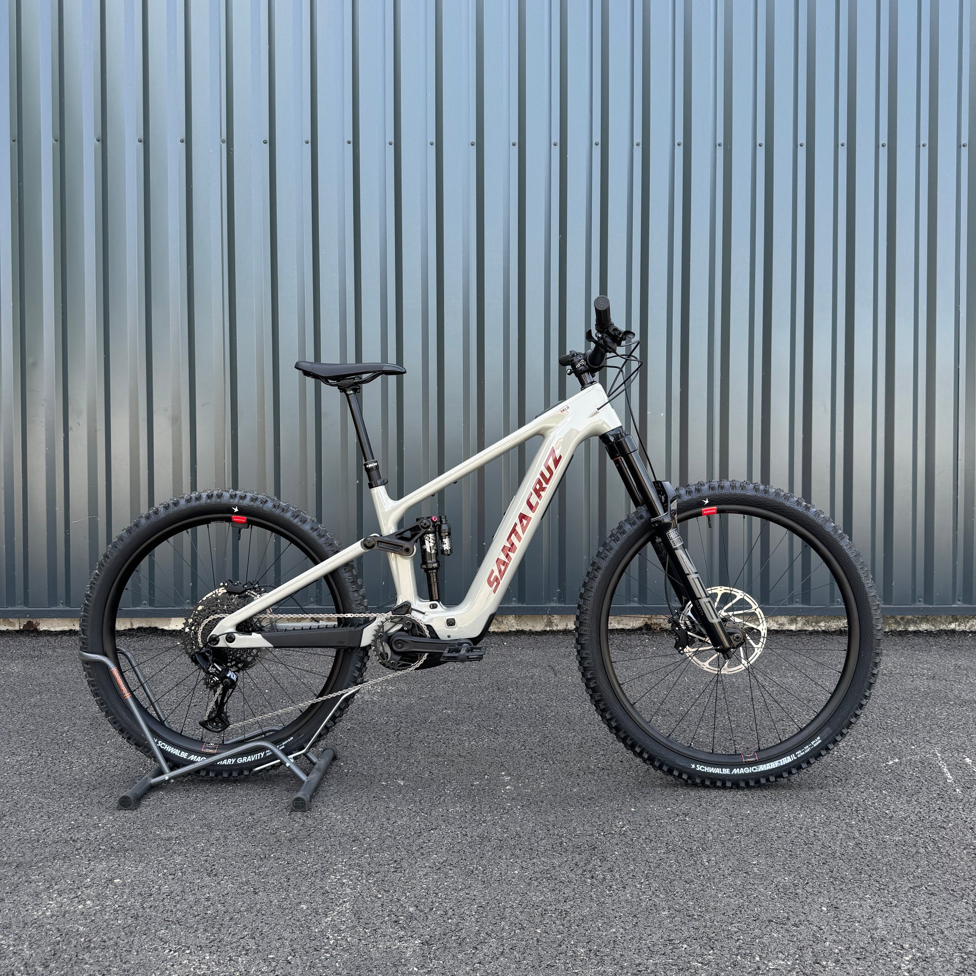 Santa Cruz Vala c r kit