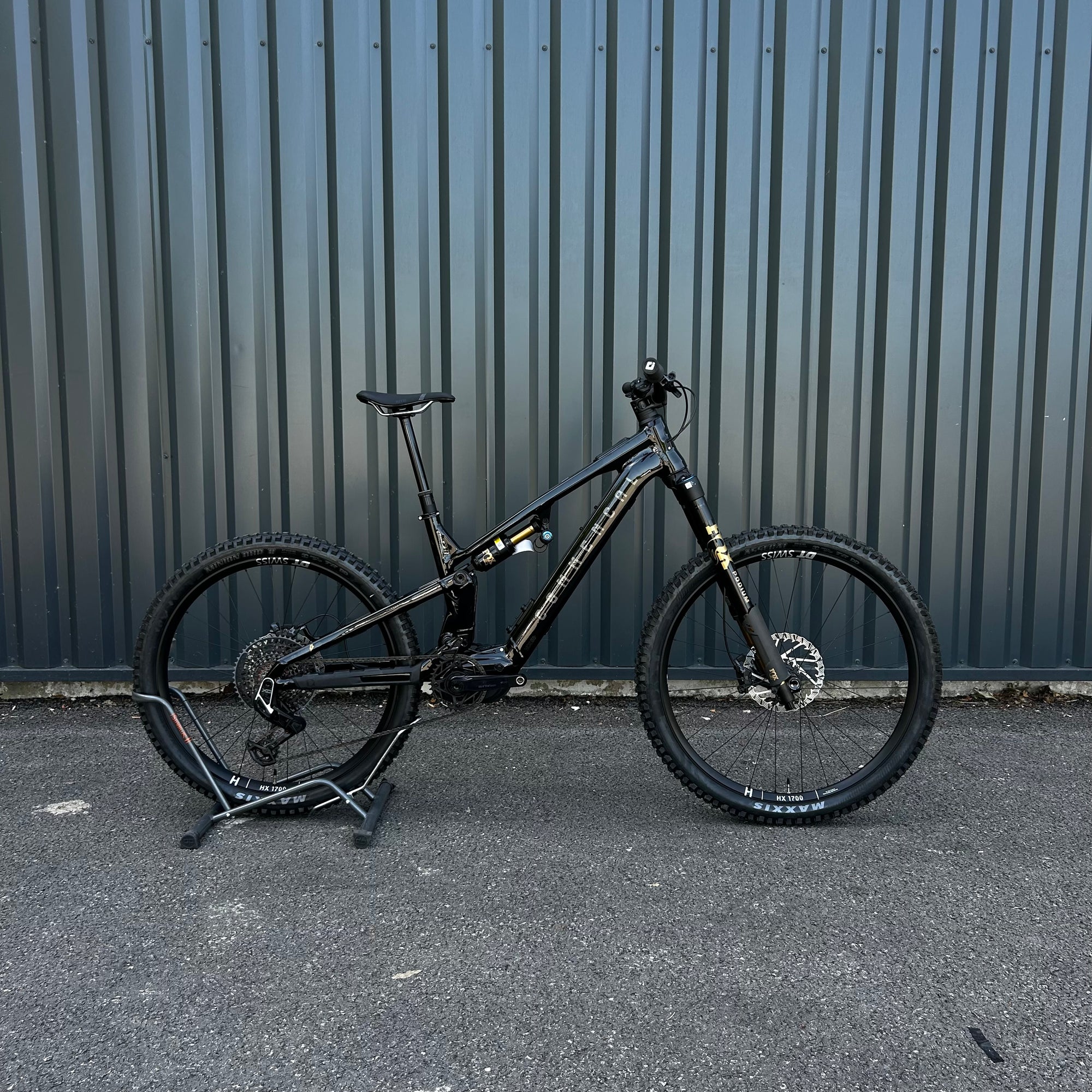 COMMENCAL META POWER SX AVINOX PODIUM PURE BLACK 2027